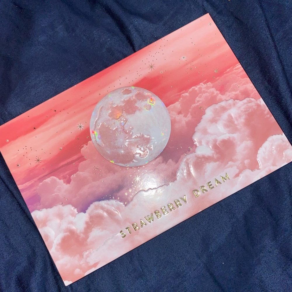 NWOT Lunar Beauty Strawberry Dream Palette.